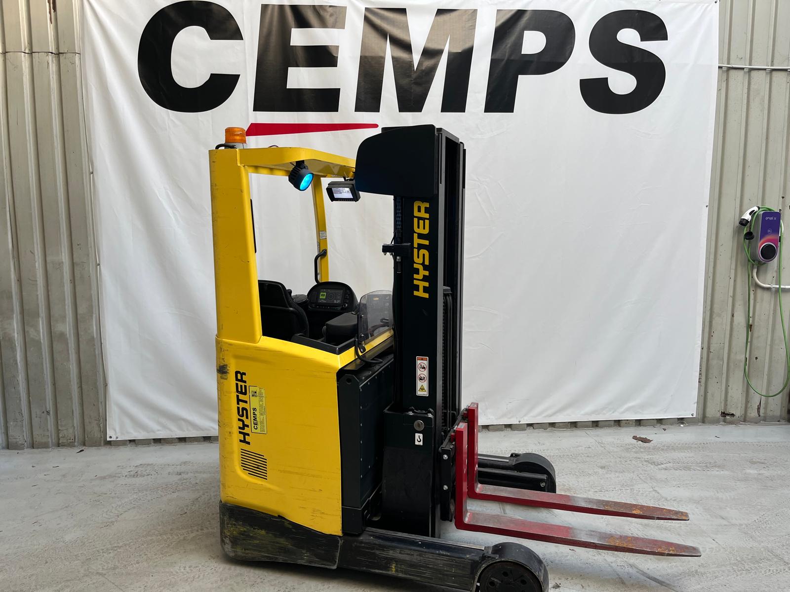 hyster reachtruck second-hand warehouse equipment depozit electric