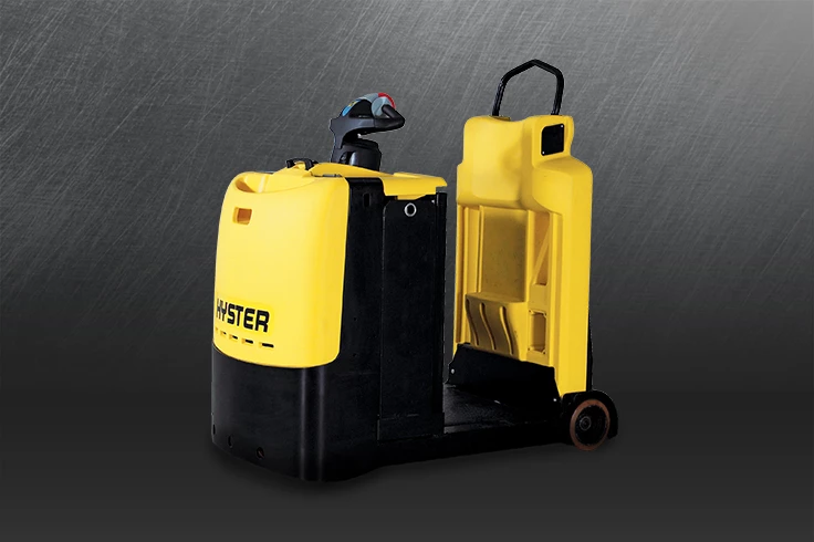 Tractorase electrice Hyster – modele pedestru și cu operator pe scaun, forță de tracțiune 1.500–8.000 kg, pentru remorcarea sarcinilor în depozite și terminale logistice. Disponibile prin CEMPS România.